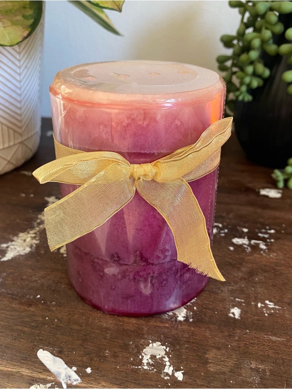 NEW pier 1 frosted cranberries candle